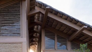 El Perdido honors its environment and the local culture