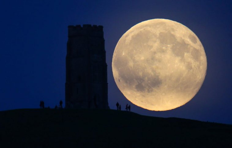 The Two Precise Times To See The ‘Hunter’s Moon’ At Its Most Brilliant This Weekend