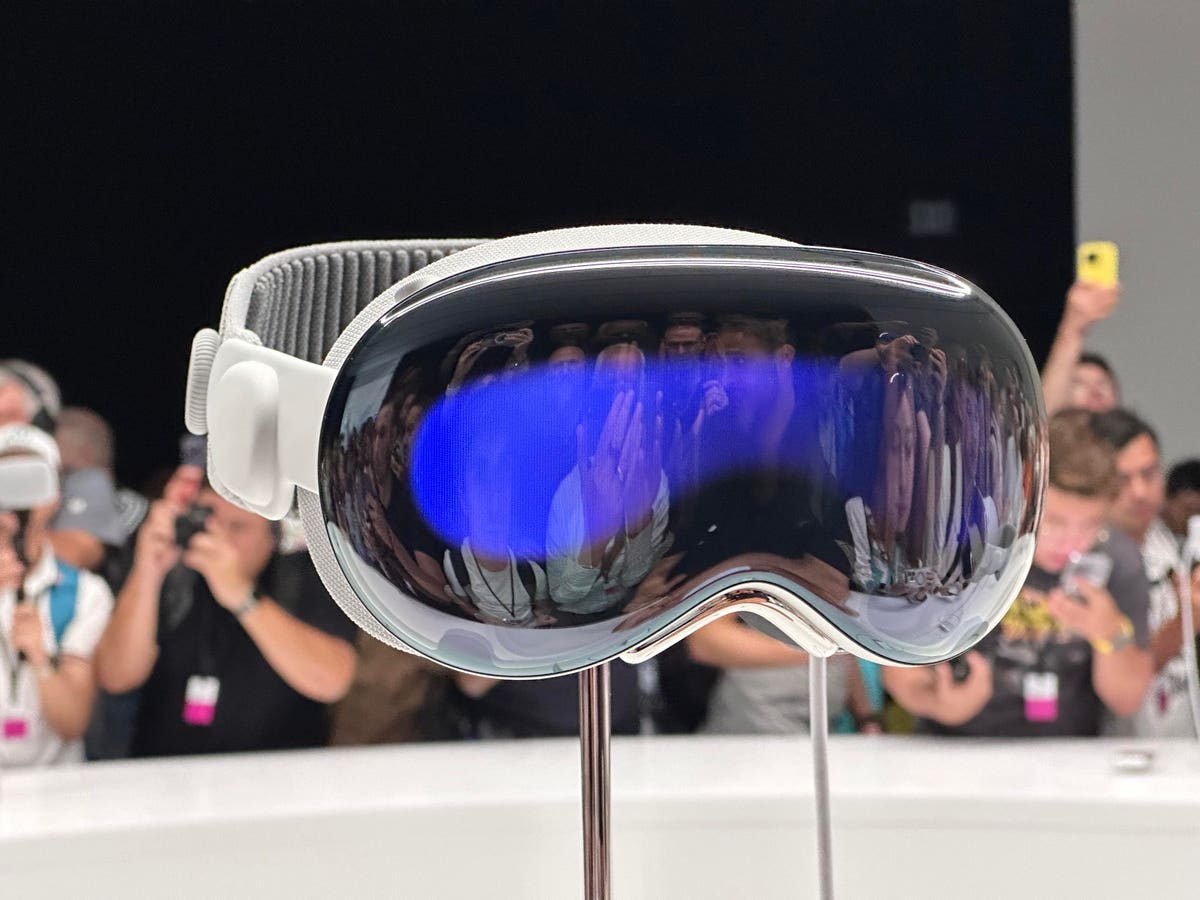 Apple Vision Pro 2024 Release Date: Mass Shipments Just Days Away, Insider Claims