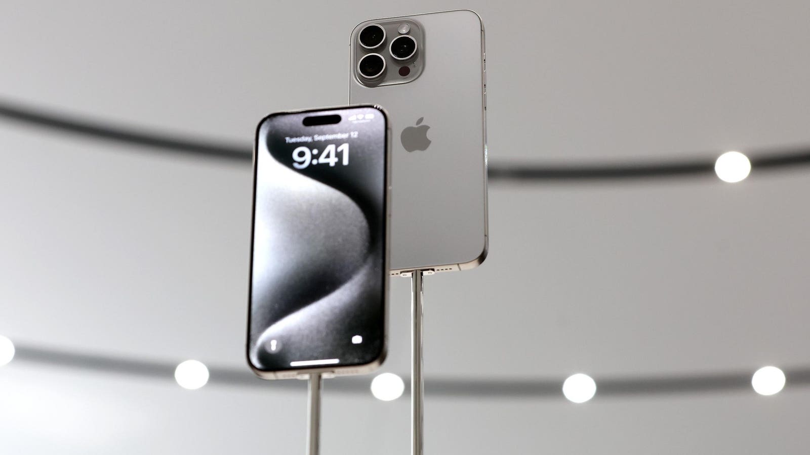 Apple Loop: iPhone 16 Pro Details, Using The Smallest MacBook, Apple’s Missing iPad Pro