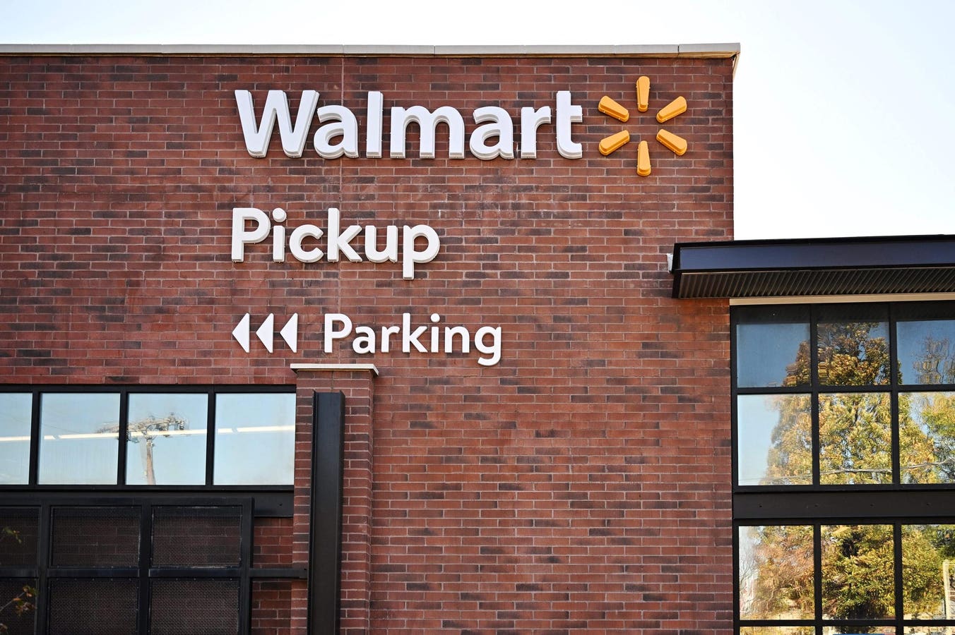 Walmart Store Managers To Receive Up To $20,000 In Stock Grants Annually