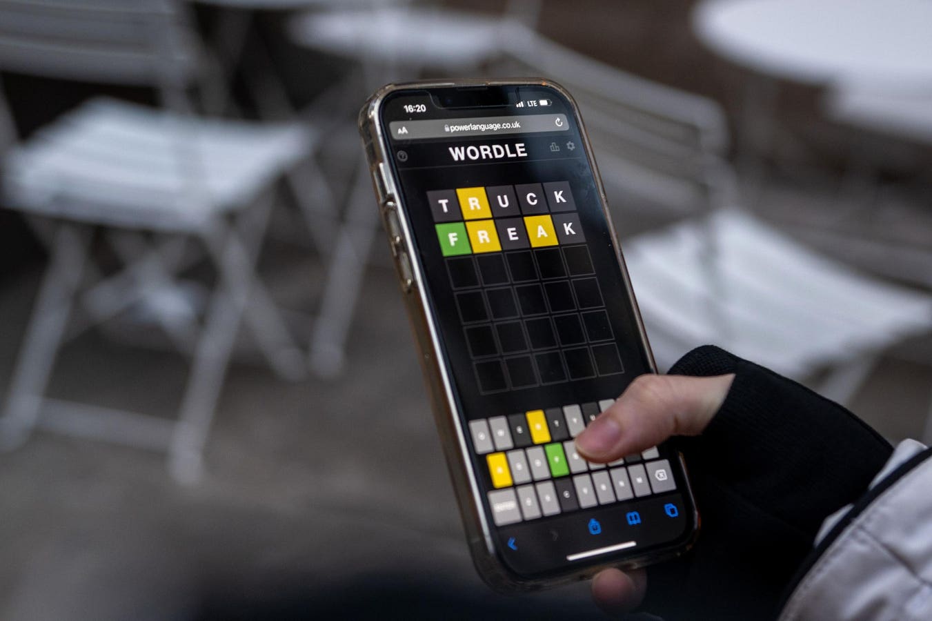 Today’s ‘Wordle’ Hints And Clues For Friday, February 9th (Wordle #965)