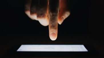 Delete Any Texts On Your Phone That Include These 3 Letters