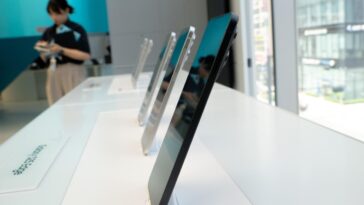 Samsung Offers Apple An iPhone 17 Air Warning Samsung Offers Apple An iPhone 17 Air Warning