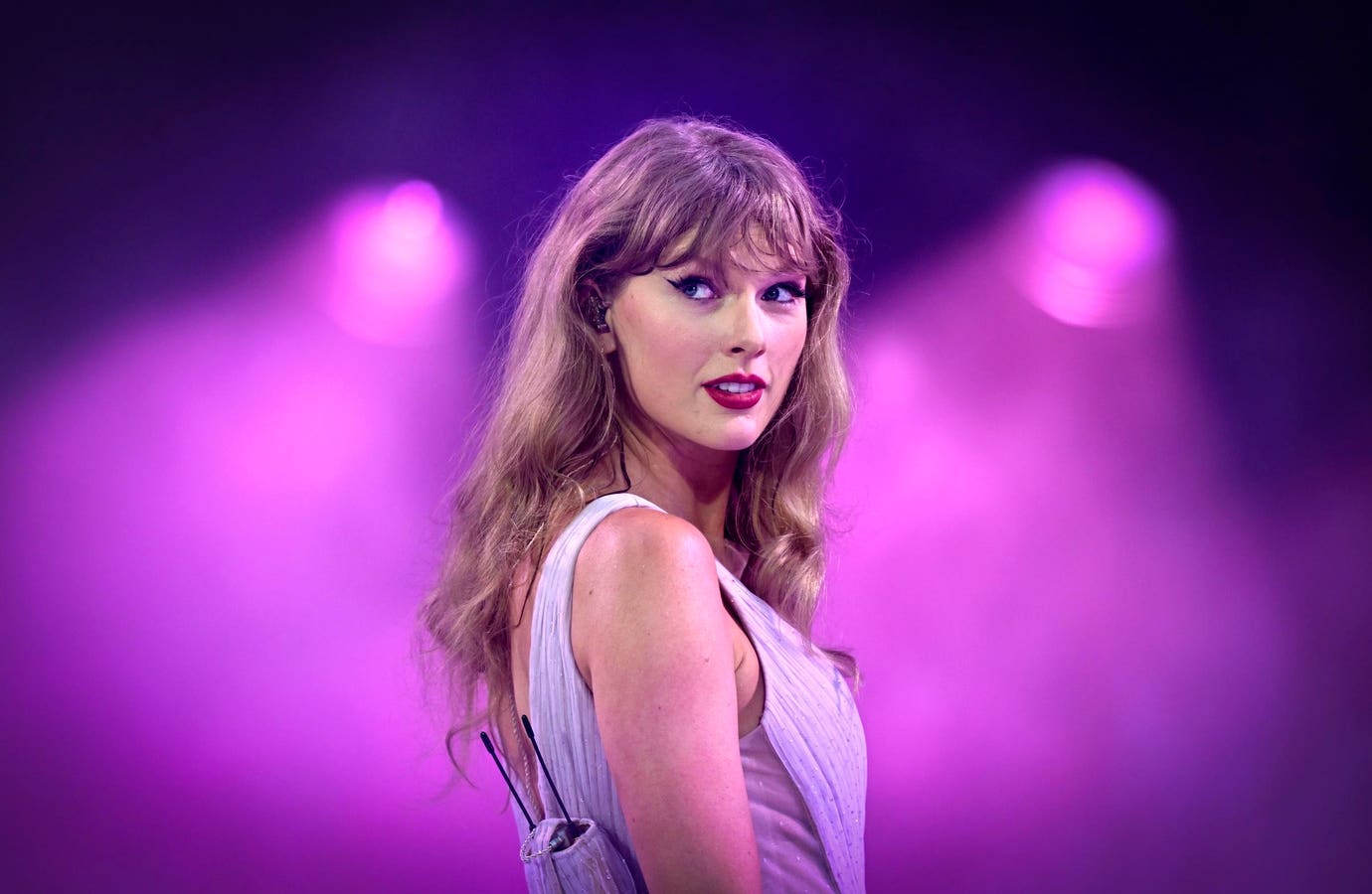 Taylor Swift Just Shared Some Wise Words About Social Media Obsession