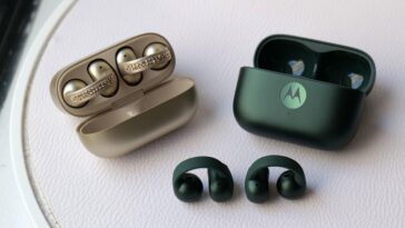 The Moto Buds Loop are open-ear earbuds you wear like jewelry