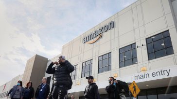 A pregnant worker and labor activist says Amazon made her pick up trash alone