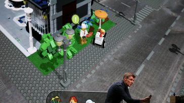 Apple is reportedly enlisting Hollywood talent to create content for its upcoming AR headset