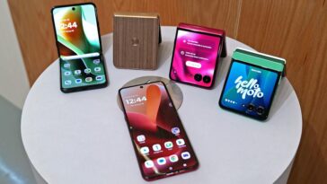 Motorola has mysteriously delayed its new Razr phones, but only for some carriers