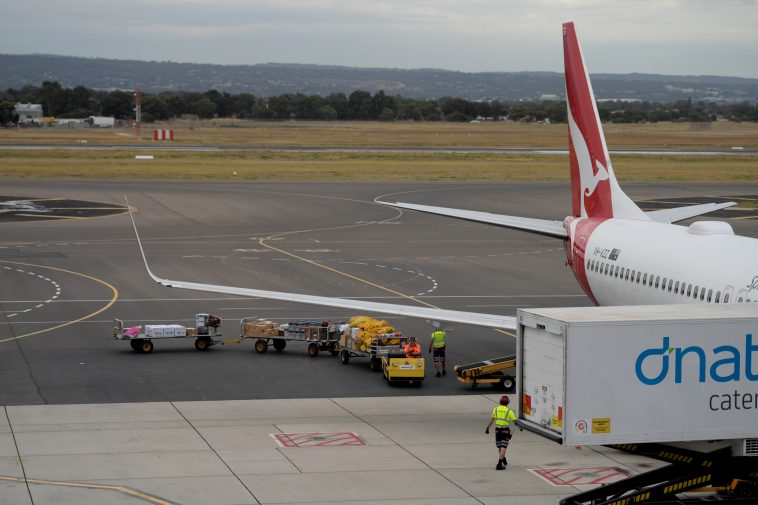 After Laying Off Its Baggage Workers During Covid, Qantas Now Wants Its Senior Executives to Pitch In