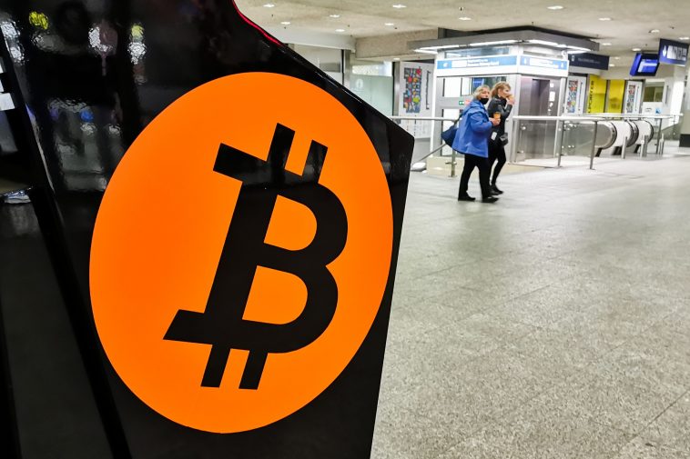 Walmart, Amazon Seek Crypto Leads: Are Retailers Embracing Bitcoin? Walmart, Amazon Seek Crypto Leads: Are Retailers Embracing Bitcoin?