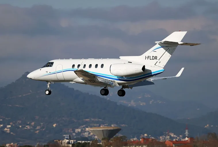 Musk, Swift & Private Jets: The Tracking Battle Musk, Swift & Private Jets: The Tracking Battle