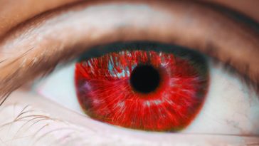 Declining Eyesight Could Be Given a Boost by Short Morning Doses of Seeing Red
