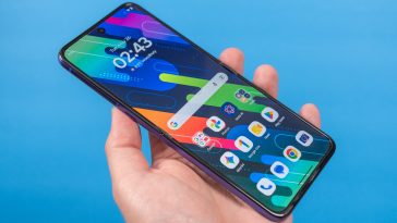 Motorola Razr 2026: Stunning Looks, Almost a Must-Buy