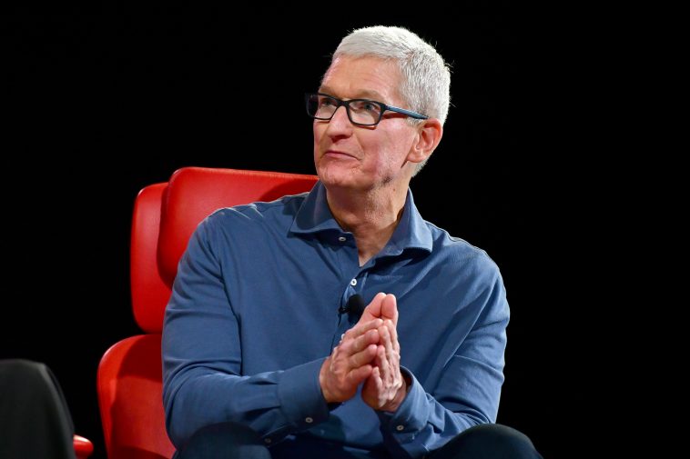 The Morning After: Tim Cook tells a reporter to buy their mom an iPhone