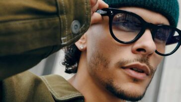 Apple will reportedly release smart glasses next year