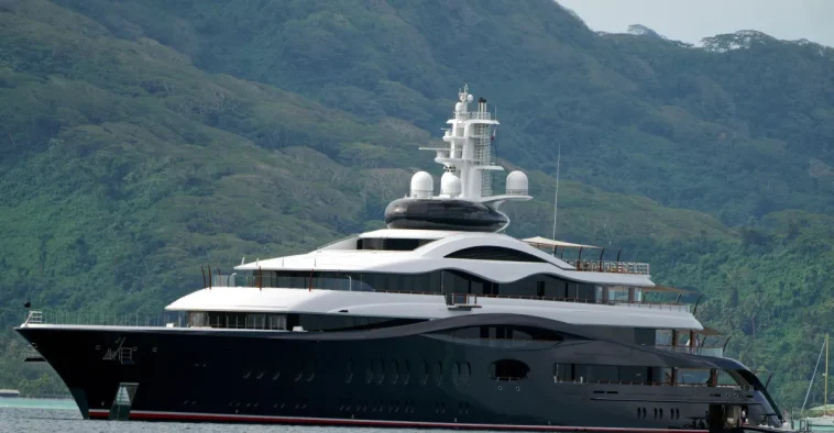 Zuckerberg's Yacht Near, Someone Saved Stranded Boat Zuckerberg's Yacht Near, Someone Saved Stranded Boat