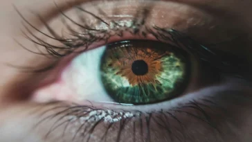 Dry Eye Relief: Photosynthetic Drops & Sunlight Power