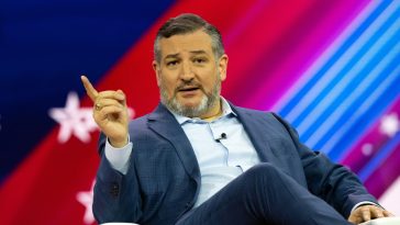 Bipartisan Bill Fights Government Censorship (43 Chars)