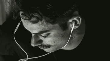 Fully Anesthetized Brain Still Tracks Podcasts