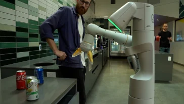 At Google, robots go to school and learn using AI algorithms